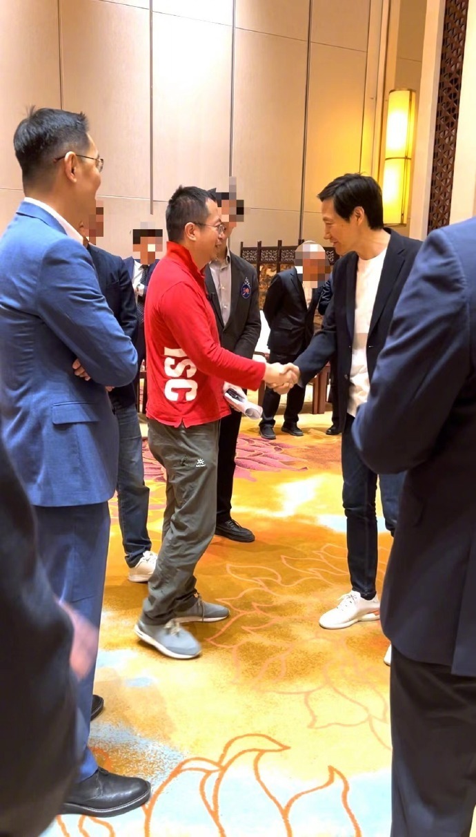 大象夜读|3q大战14年后,周鸿祎罕见握手马化腾相逢一笑