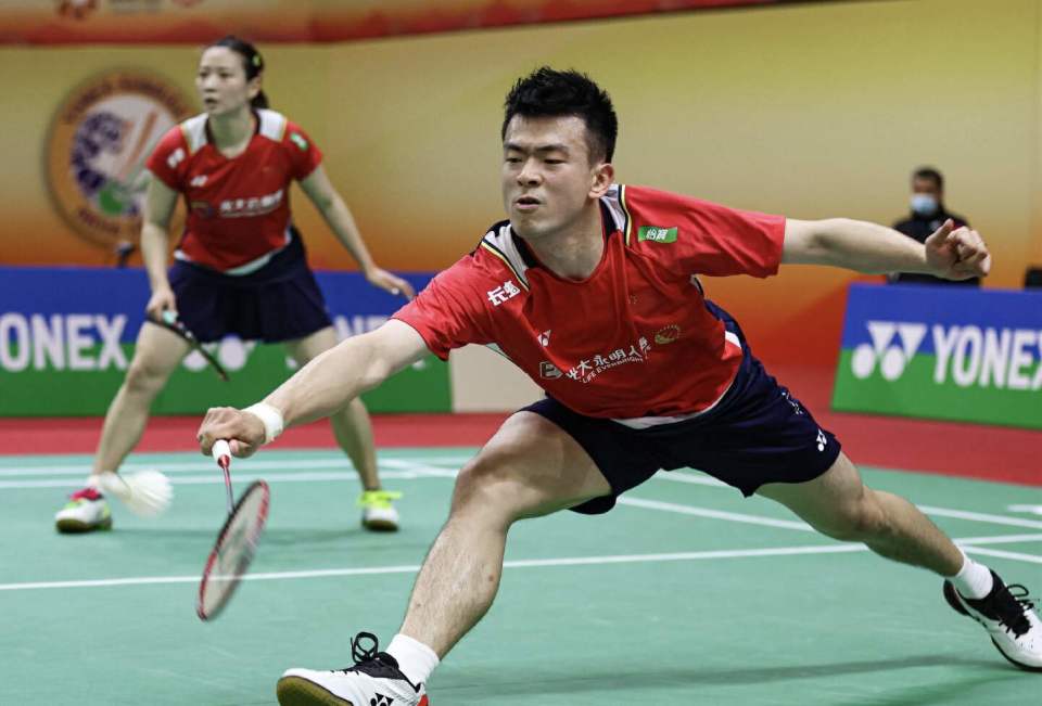 上届全英公开赛,郑思维黄雅琼在半决赛不敌王懿律和黄东萍.