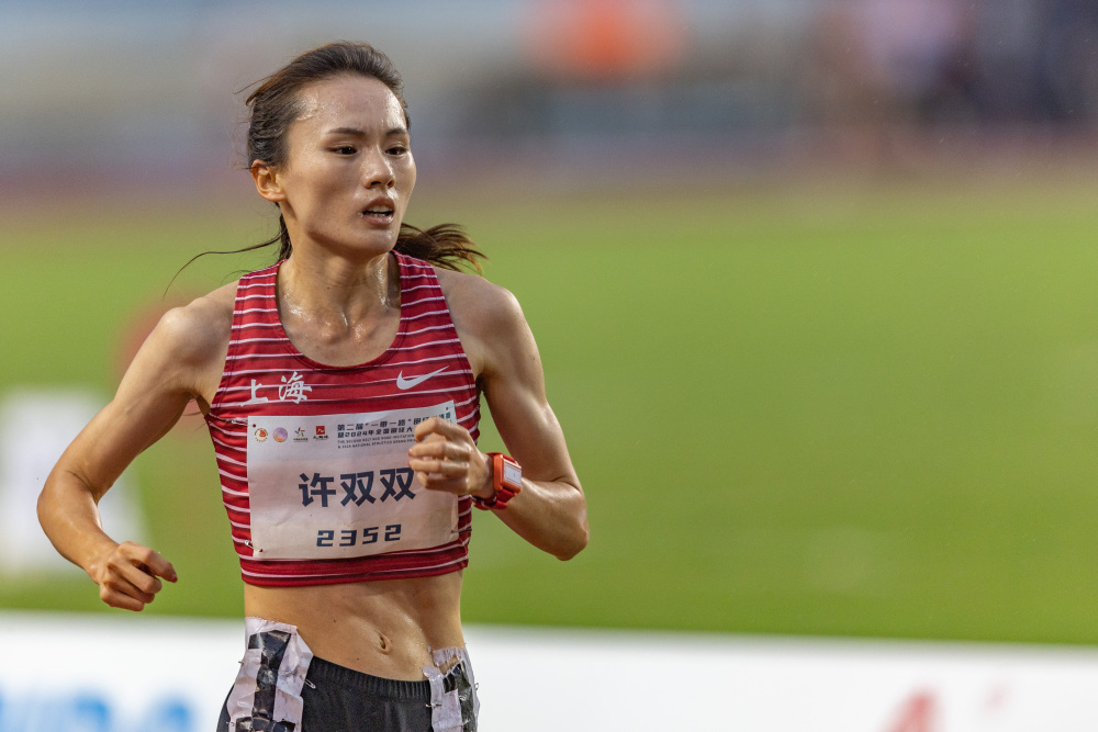 田径——全国田径大奖赛第五站:许双双夺得女子5000米冠军