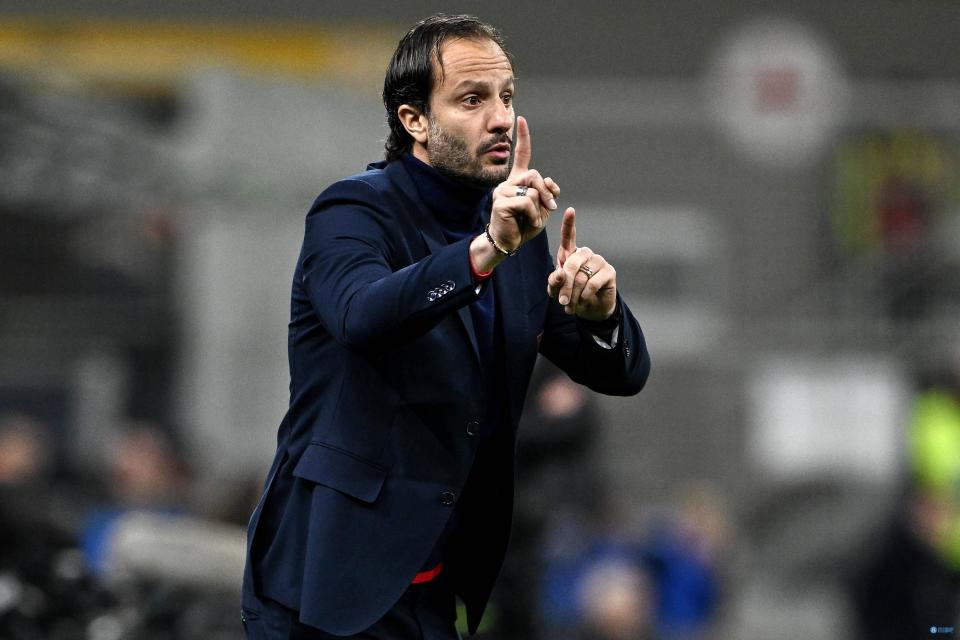 热那亚总监正在和主帅吉拉迪诺谈续约我们会买断德温特