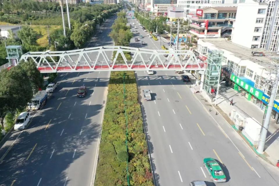 宁大路人行过街天桥建成通行!