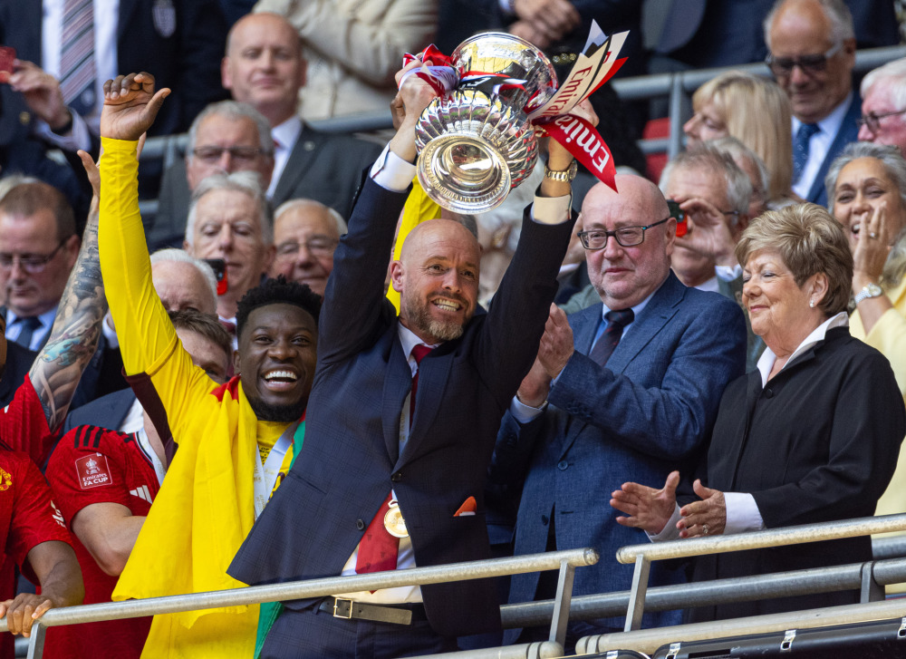 足球——英格兰足总杯:曼联夺冠