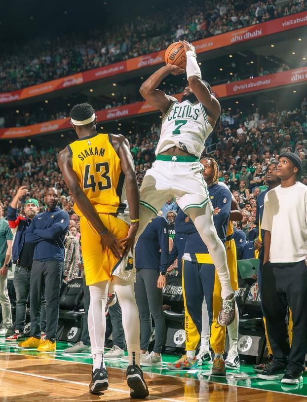 布朗26分 绝平,塔图姆36分,凯尔特人加时迎东决开门红