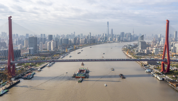 新规实施后上海首换航道指明灯东海大桥杨浦大桥等9座大桥换上新装