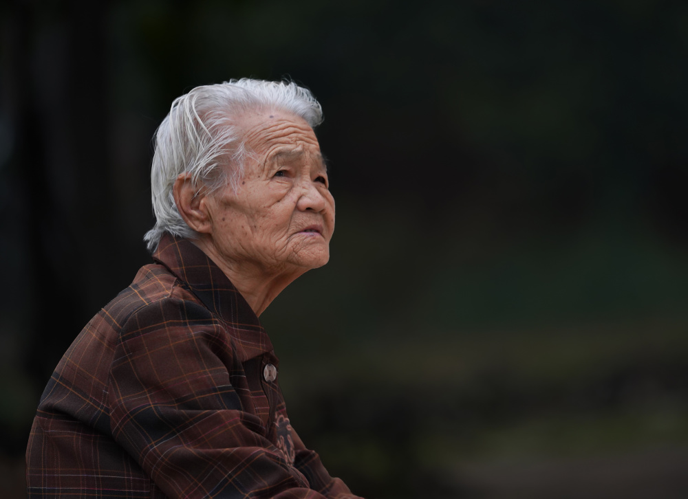 九九重阳节摄影师用镜头记录白发老人,为平凡伟大的父亲母亲献礼-腾讯