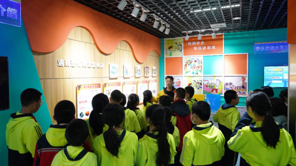 市127中学生体验"教科书式"避险_腾讯新闻