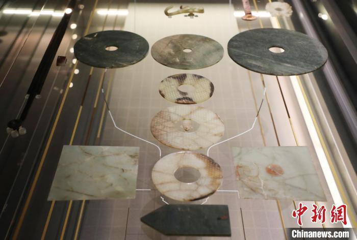"海昏侯"文物上新 刘贺墓主棺出土玉璧首次展出