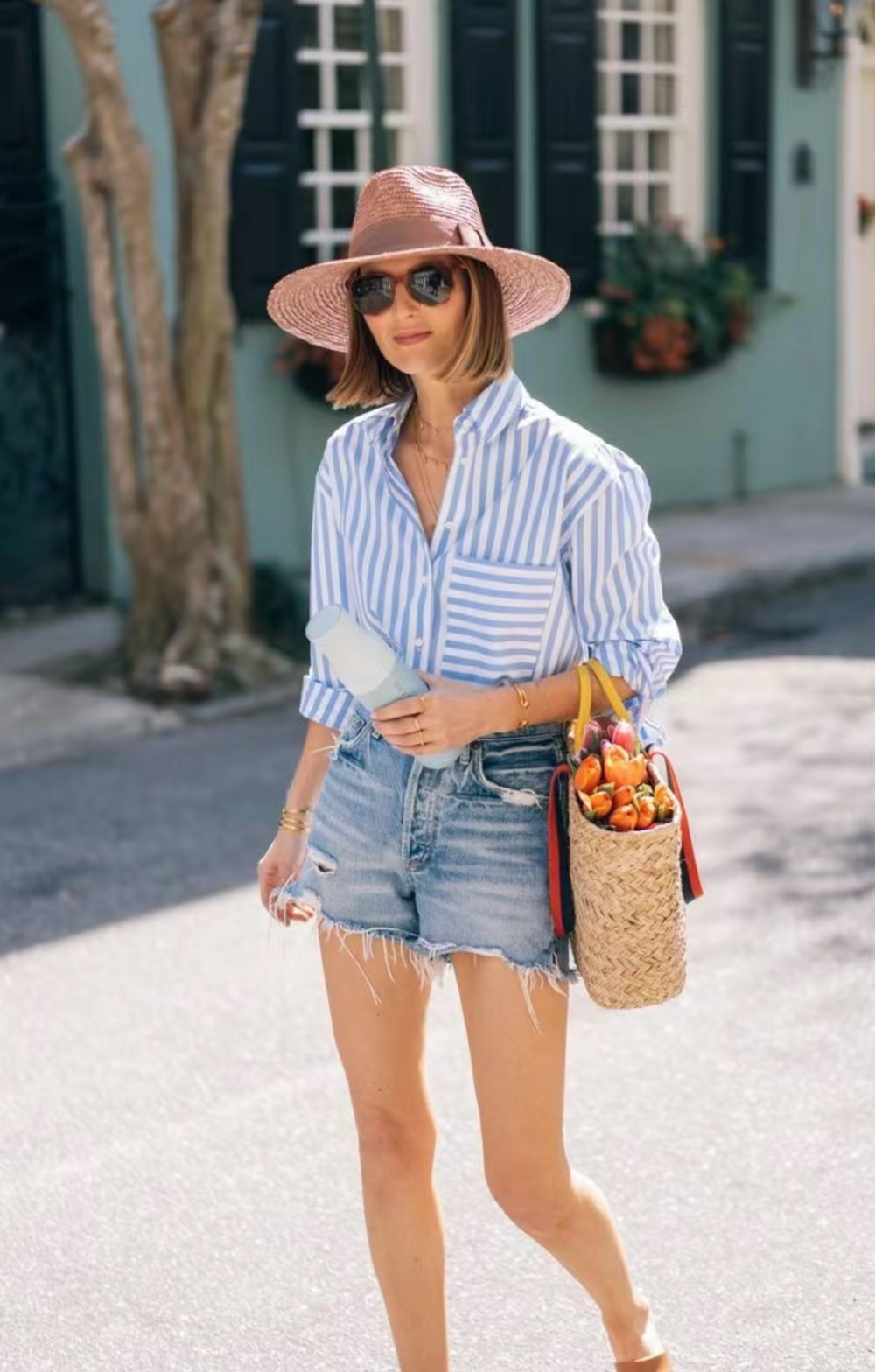 夏天不要错过蓝色"牛仔裤",不仅好搭配又显活力,还看着很清爽