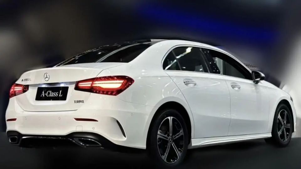 奔驰a级:客户全部都是女士,唯有颜值才是正义_腾讯新闻