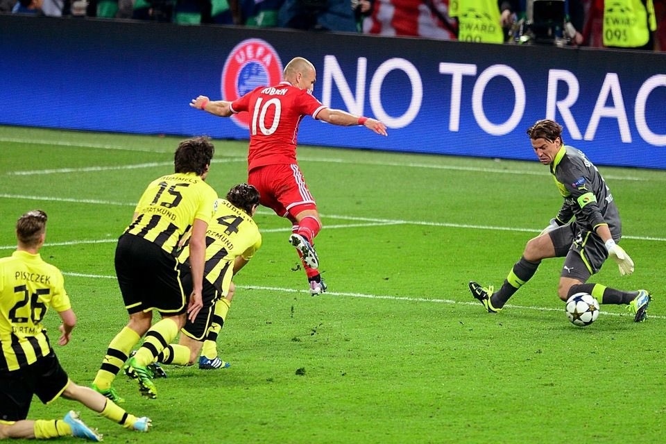 罗本绝杀13年的欧冠决赛罗本冷静推射绝杀你还记得吗