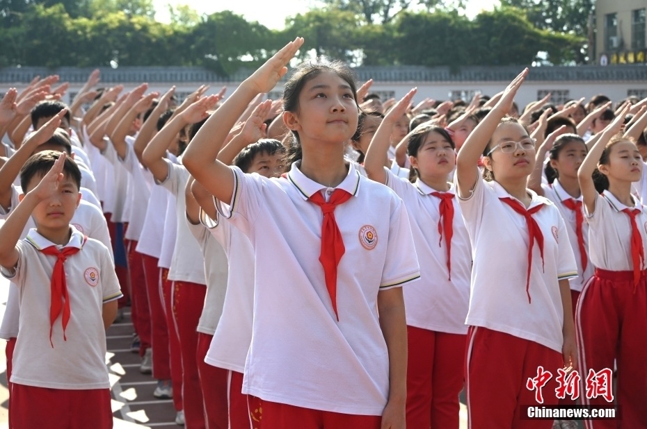 满"新"欢喜开启校园模式 各地中小学生迎来新学期