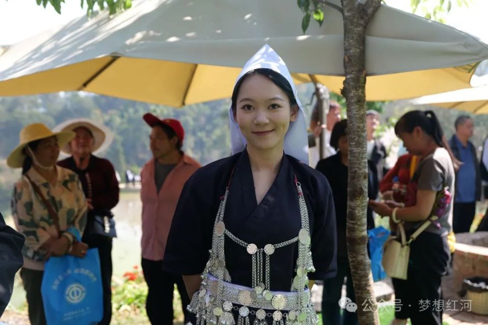 "五一"假期,红河县民族服饰备受青睐