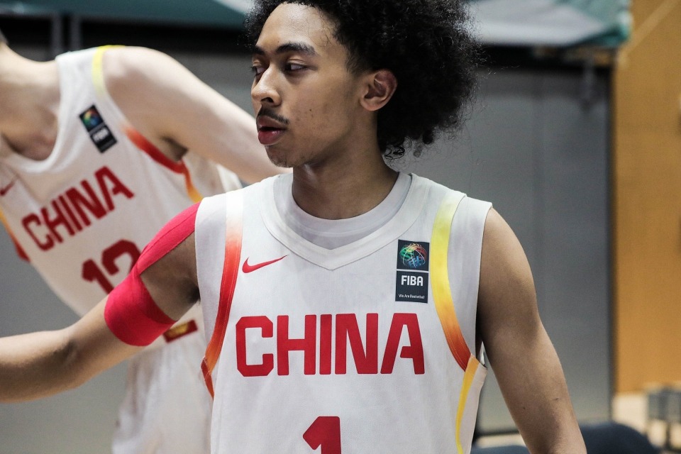 拳拳报国心！17岁国青混血后卫朱正大秀中文：我爱你们！我爱中国队！