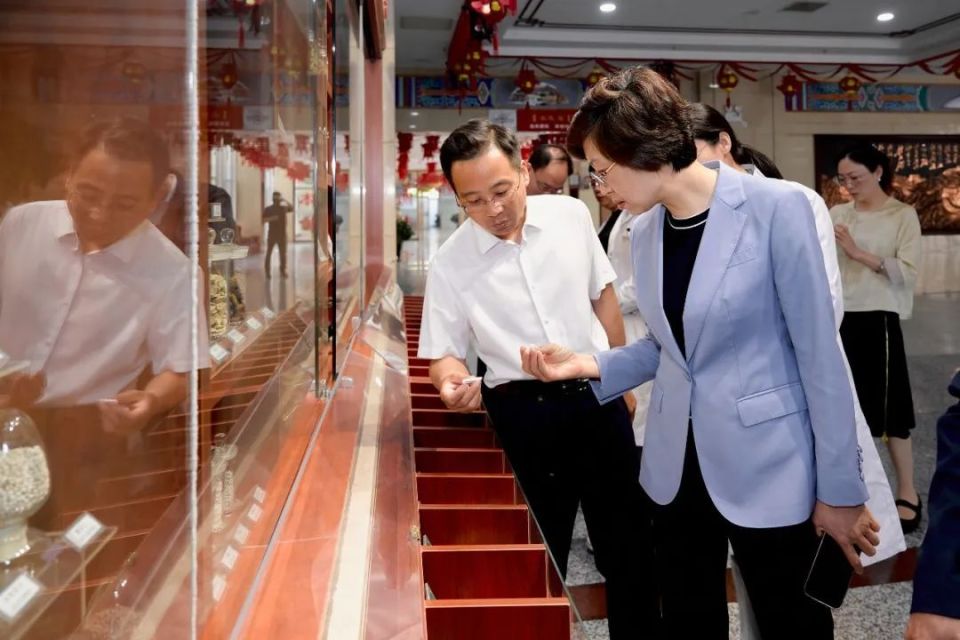 唐山市卫生健康委党组书记,主任魏明,迁安市副市长焦燕为"唐山市县际