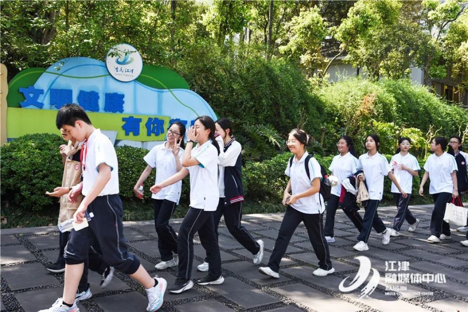 江津中学几江校区学子风华正茂上春山_腾讯新闻