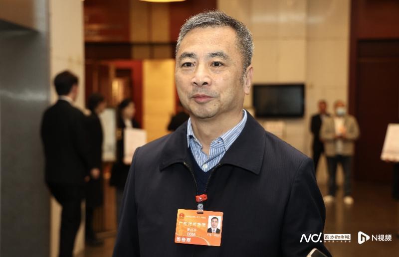 全国人大代表,农工党广东省委会副主委,深圳市委会主委,市卫生健康委