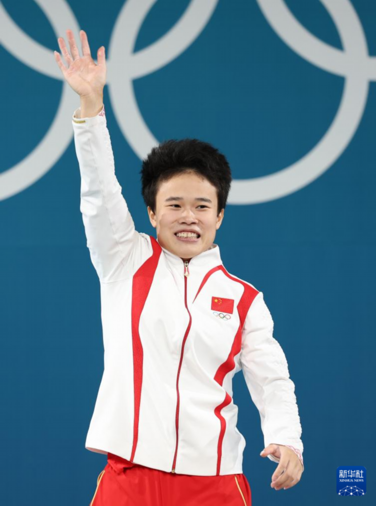 巴黎奥运会丨举重——女子49公斤级:侯志慧夺金