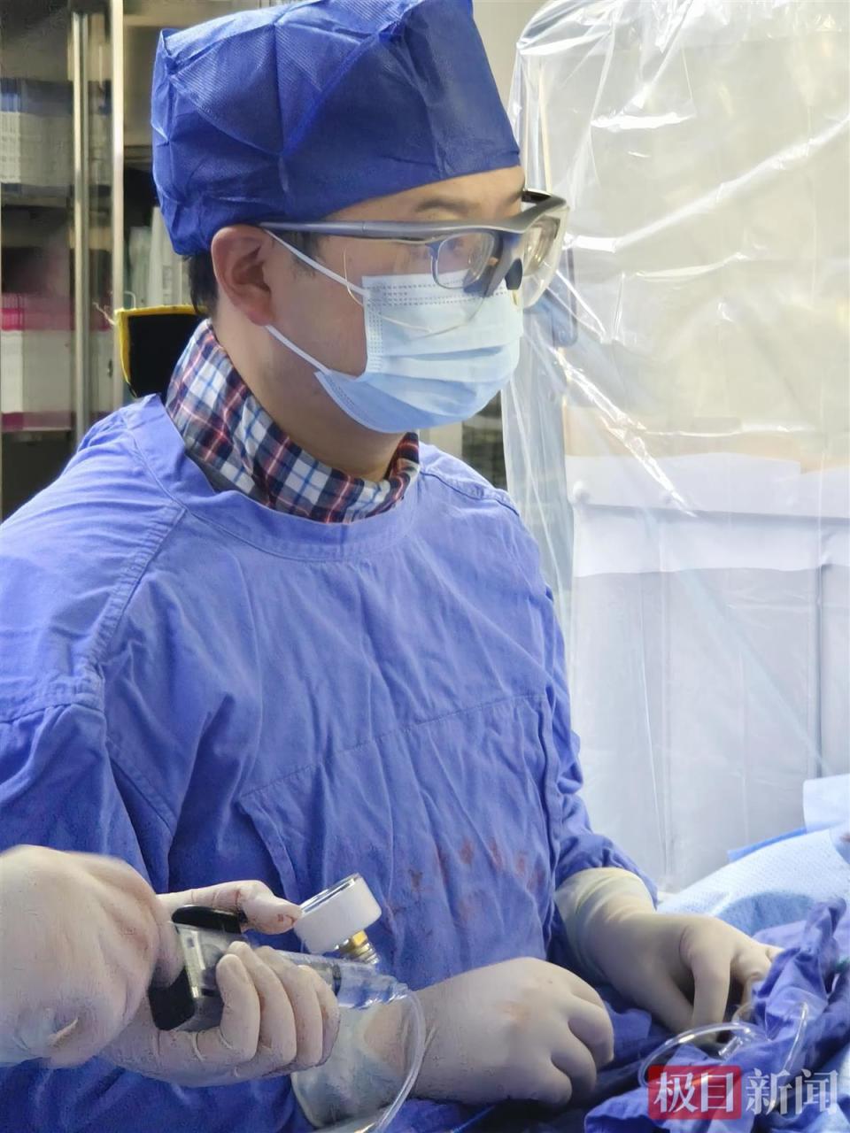男子医院就诊突发急性心梗，医生旋磨技术助