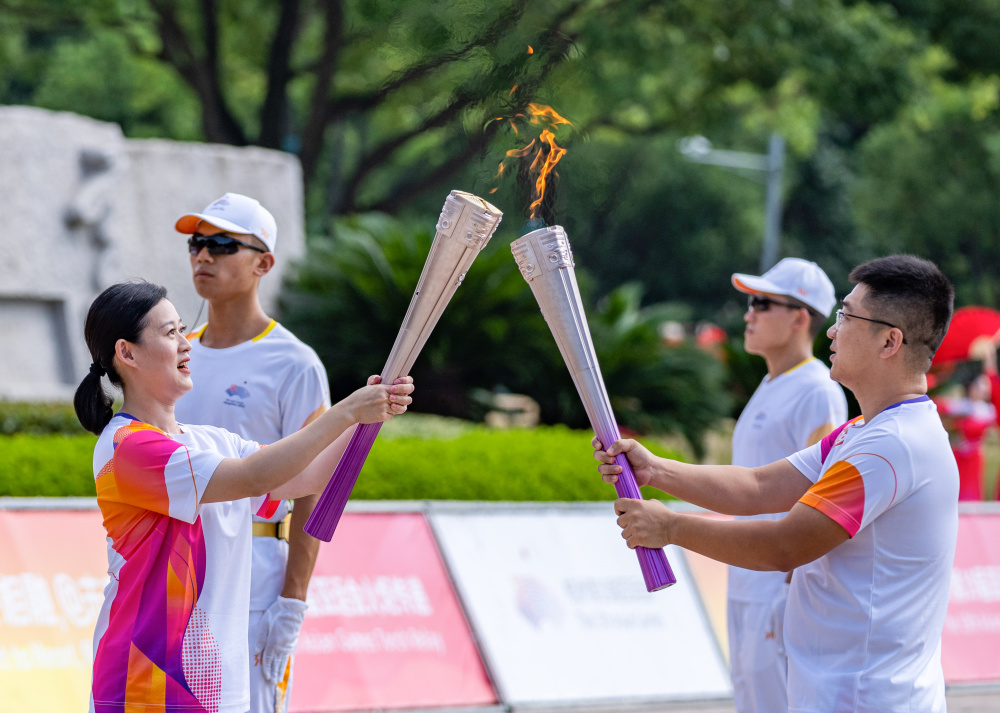 杭州亚运会火炬在嘉兴传递