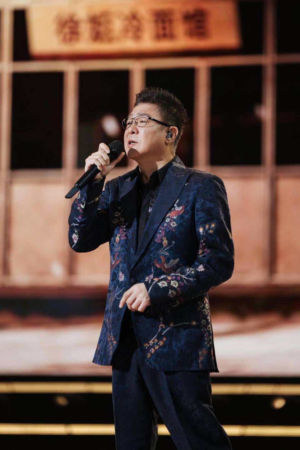 姜育恒:35年"再回首",已是曲中人