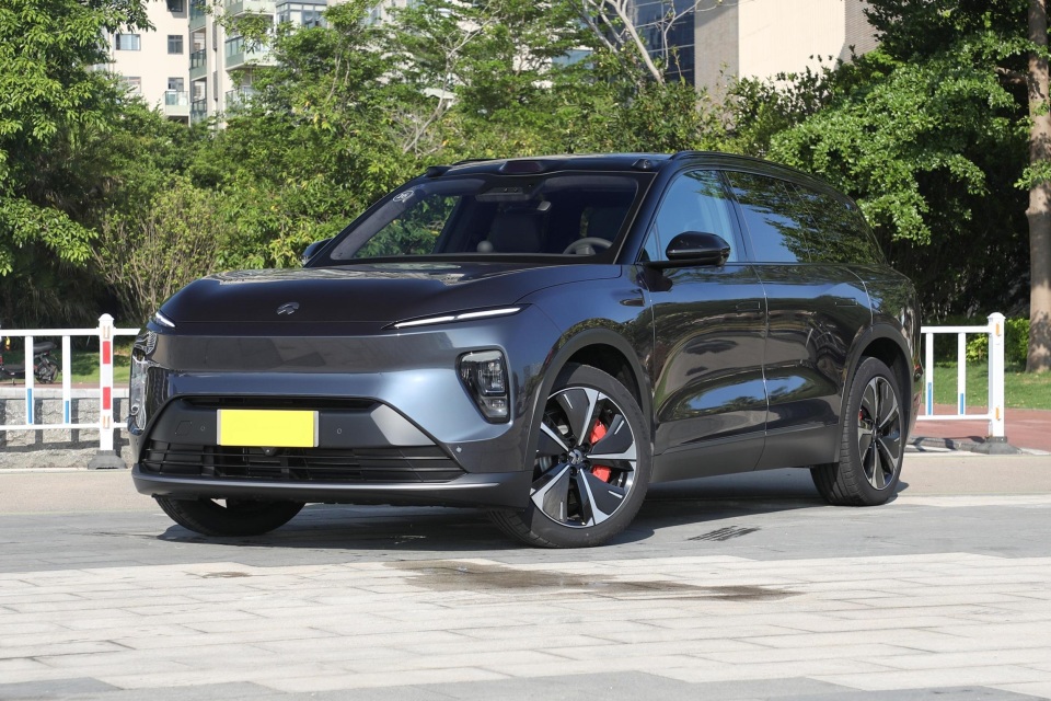 提速强劲配置豪华蔚来es8值不值得购买