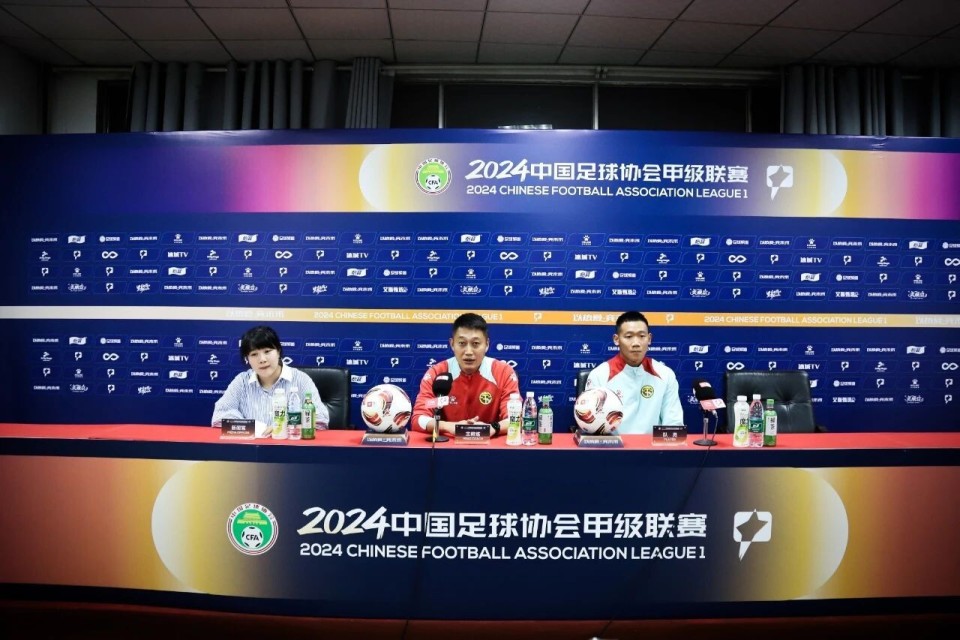 王霄：每场比赛都要拿到分数，希望明天双方给球迷带来欢乐_腾讯新闻
