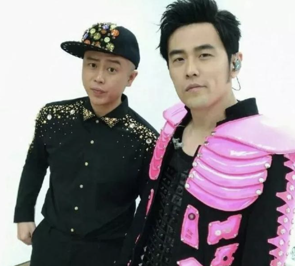 周杰伦好兄弟接触抹香鲸,原来真的违反当地法律了!