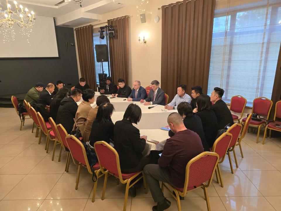 山东二手车出口贸易代表团访问俄汽车经销商协会_腾讯新闻