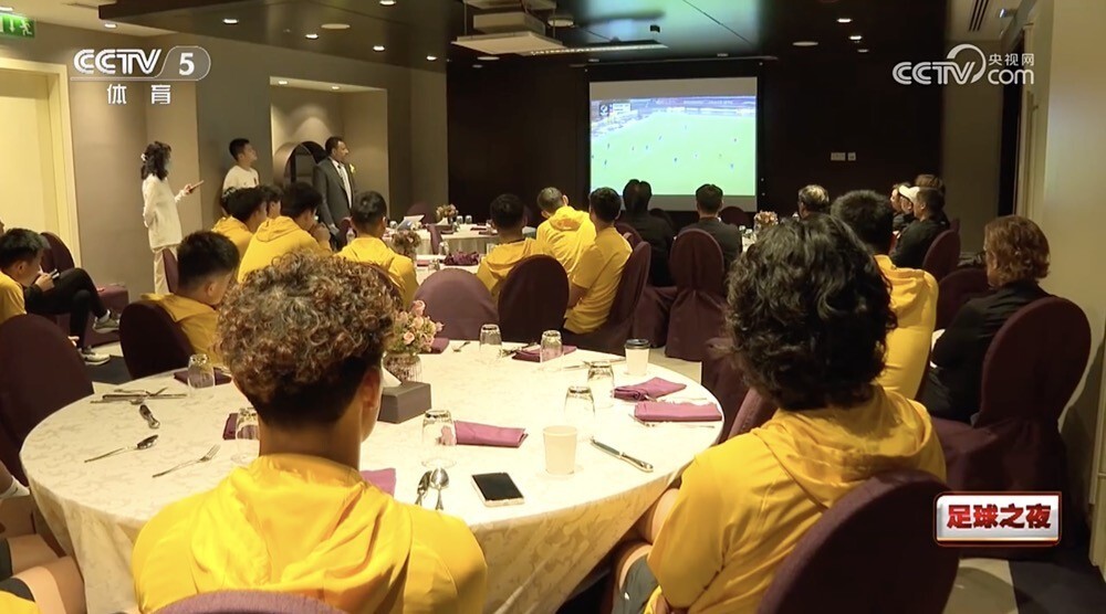 亚足联工作人员给国奥开会，专门讲解了手球和判点球的案例