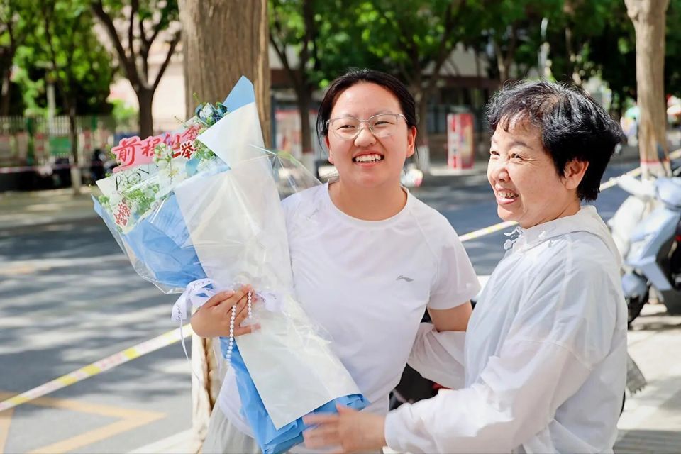 落笔生花 梦想启航 2026年高考圆满收官_腾讯新闻