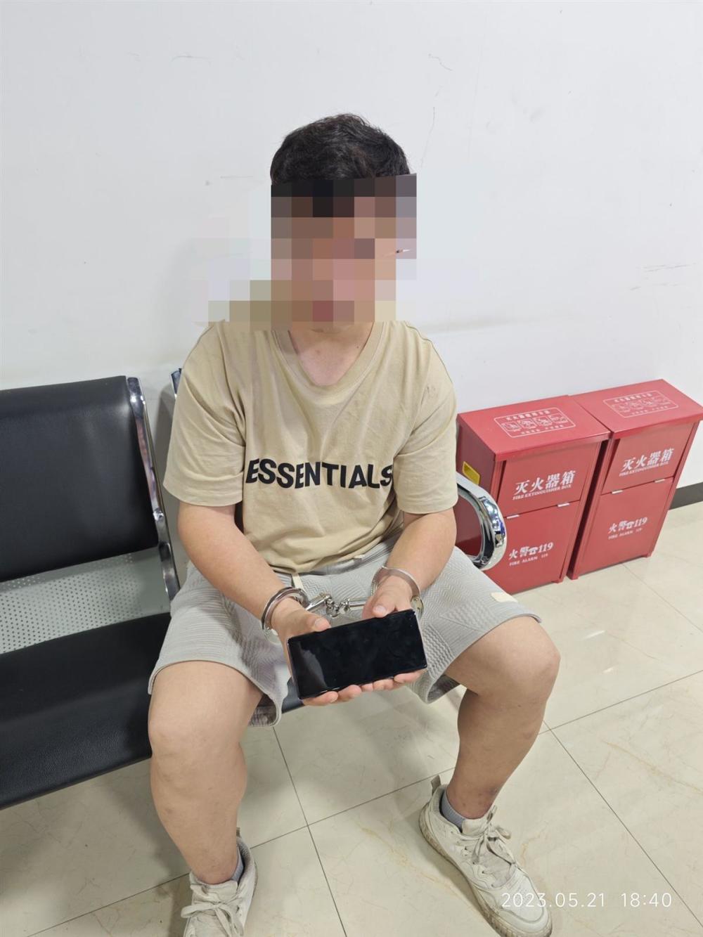 男子趁婆婆跳广场舞时偷其手机，后盗刷2030元，在酒店准备退房时被民警抓获腾讯新闻 1978