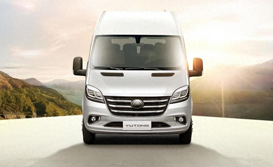 宇通新款商务车亮相,侧滑门,2 1 2 2布局,搭载2.3t柴油动力