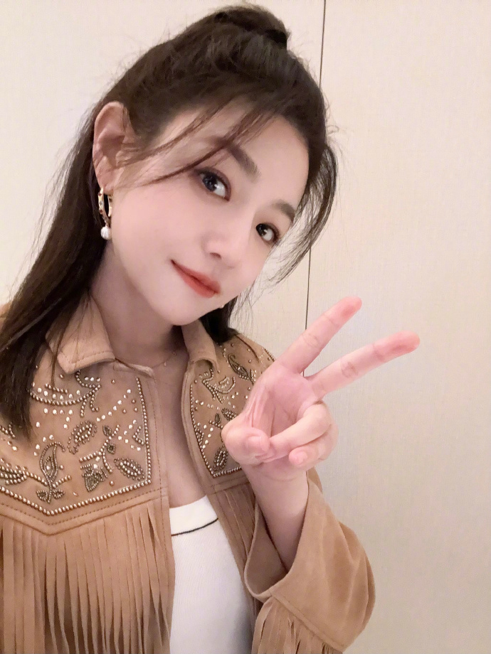 陈妍希晒照庆41岁生日,肤白貌美宛如少女,与杨丞琳姐妹情深惹人羡