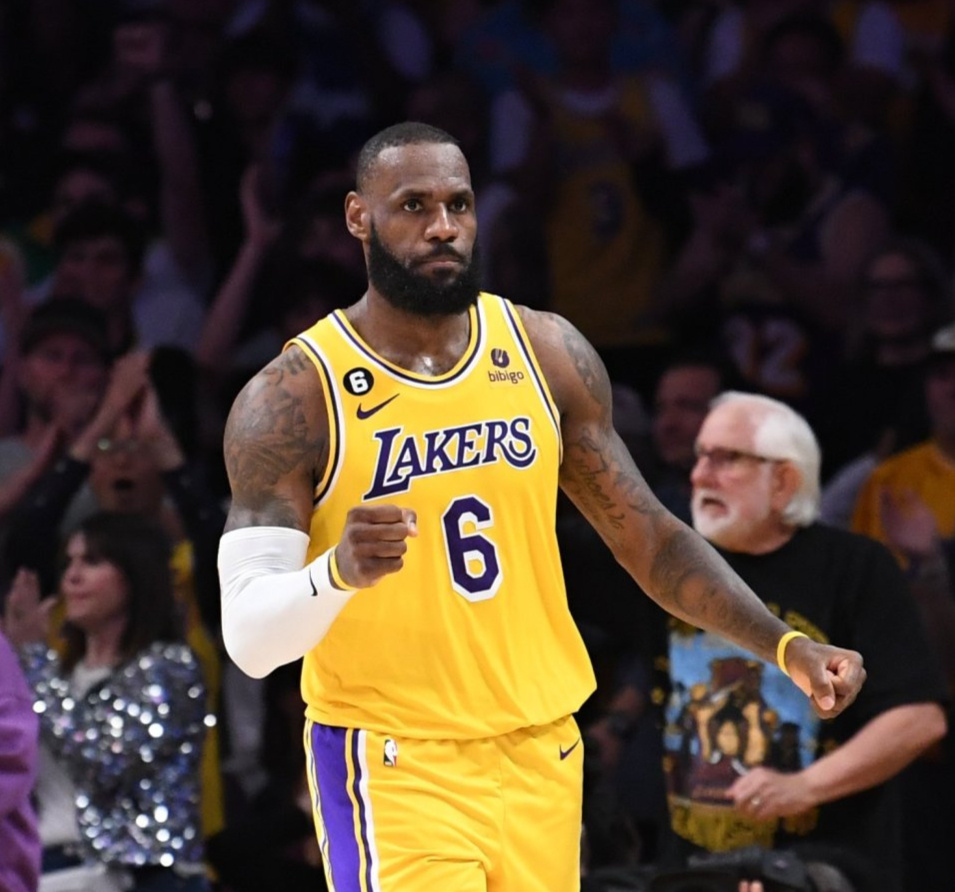 央视现场直播!西决g3湖人再战掘金,詹皇能否率队绝地反击?