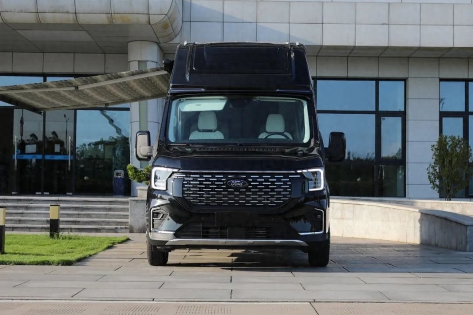 江铃原厂房车终于发力!首款跨界型福特全顺v363房车来了_腾讯新闻