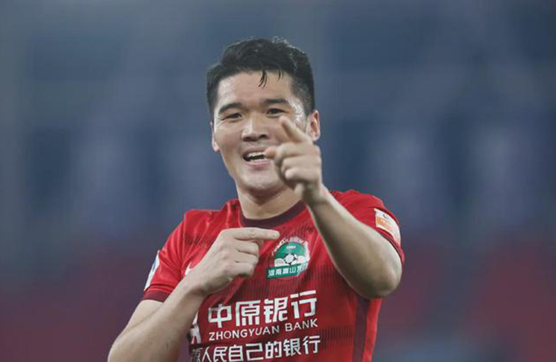 老扬只看眼前,不如征召于汉超李源一李提香,放眼未来,招张玉宁黄紫昌