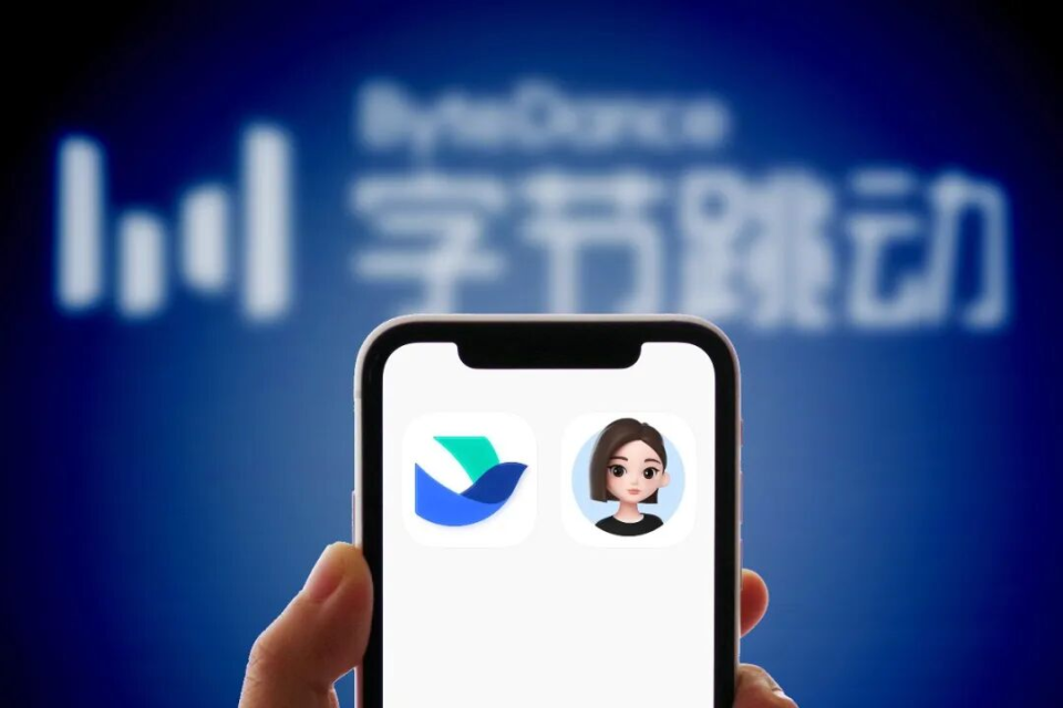 飞书并入豆包、千问办公整合，大厂AI大战从“赛马”到“合兵”？_腾讯新闻