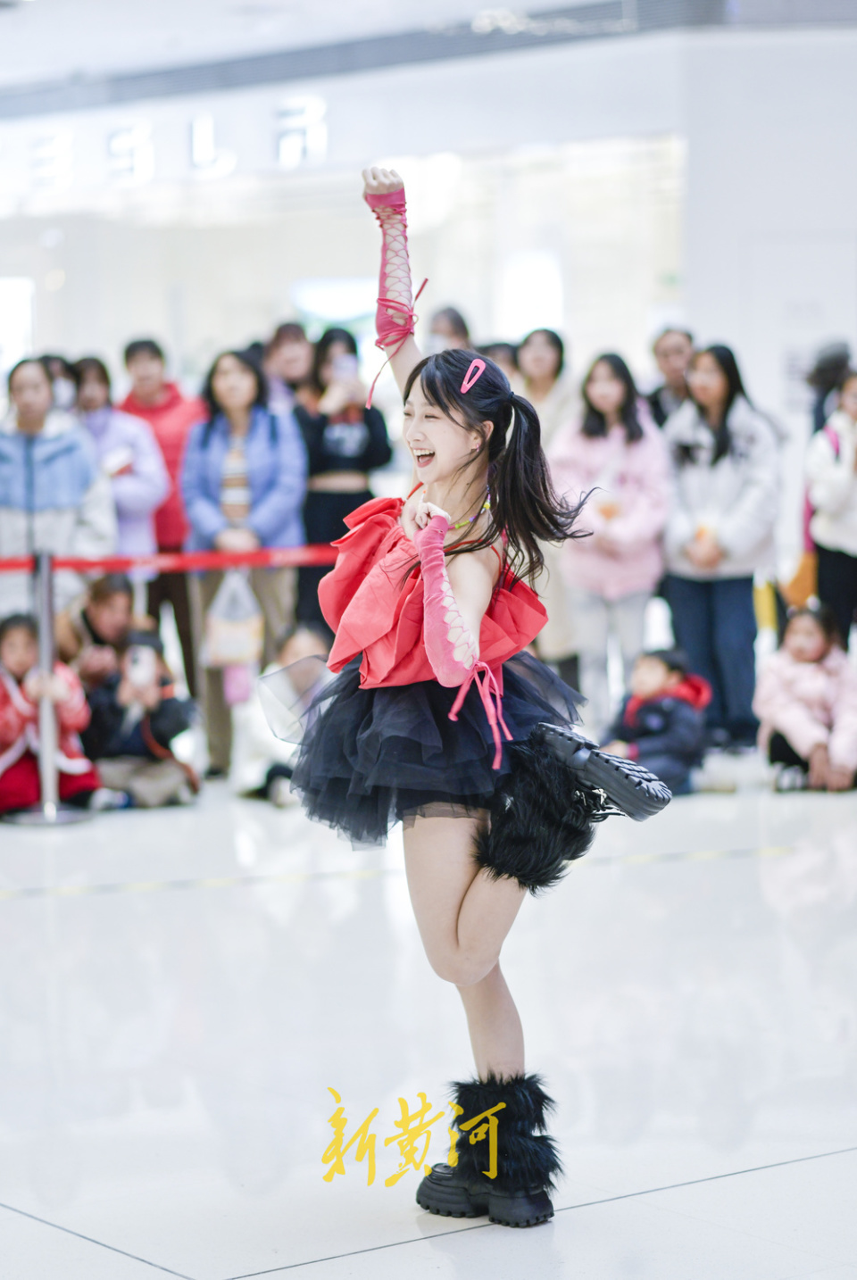 随机舞蹈点燃青春活力夏季服装提前登场新黄河镜相