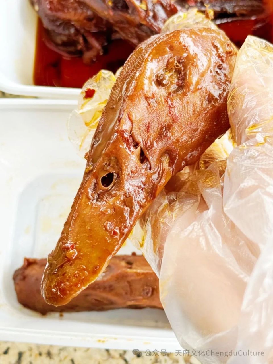 成都人因丢30个鸭脑壳报警,这个鸭脑壳到底有多好吃?