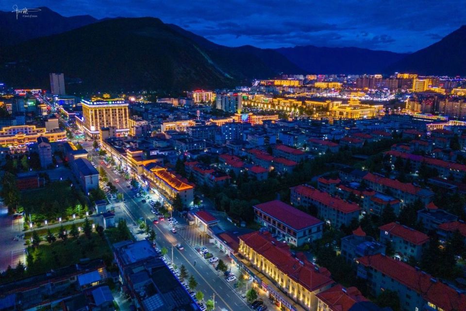 "林芝小肥腰"的灯光堪比广州小蛮腰,高海拔城市的夜景也这么美