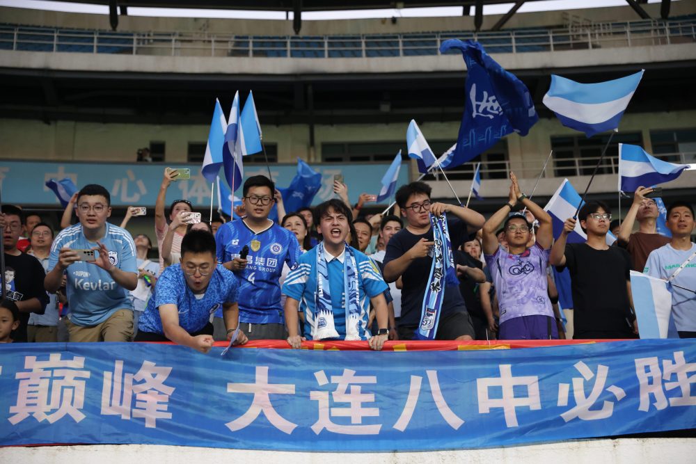 足球——全国青少年校园足球联赛:大连八中夺得高中男子组冠军