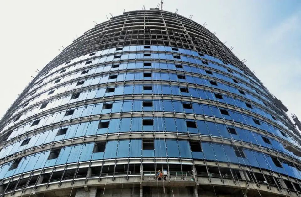 高颜值地标,南充临江大酒店已开始玻璃幕墙施工