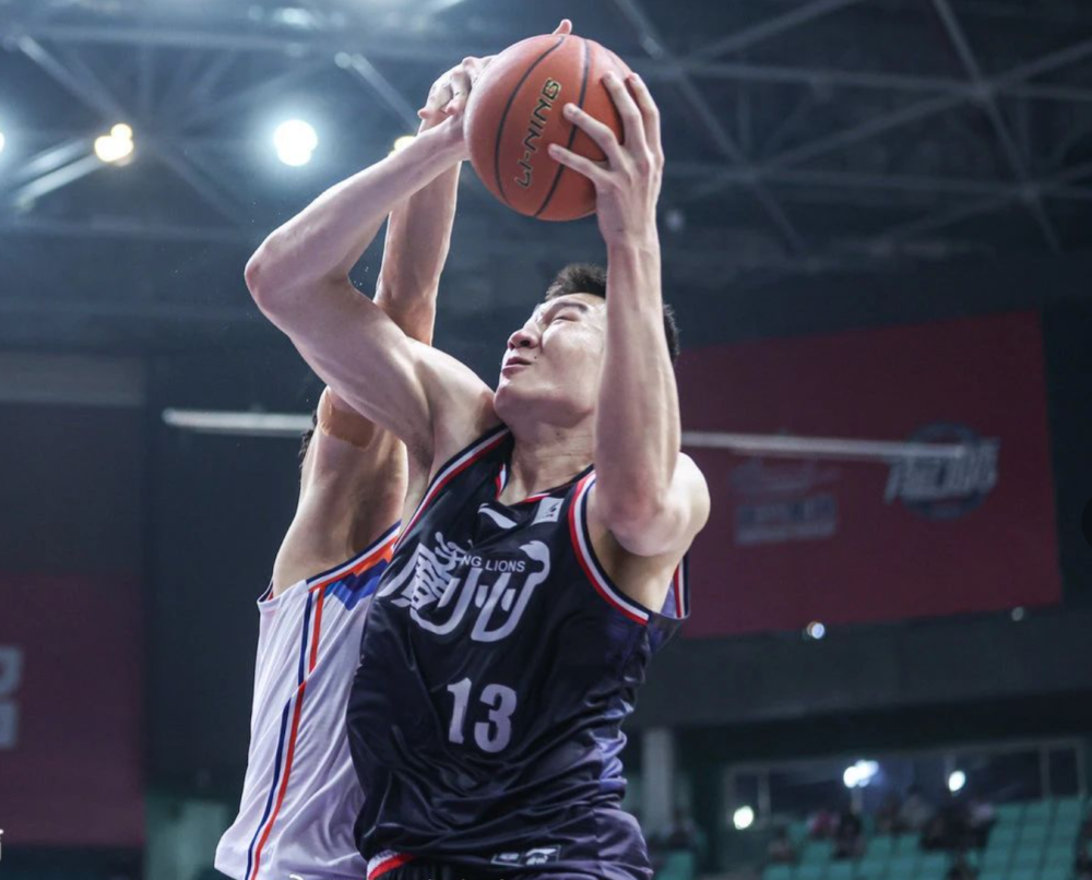 新疆拿下广州当家中锋李炎哲,名记:卖了好多钱解决不少问题