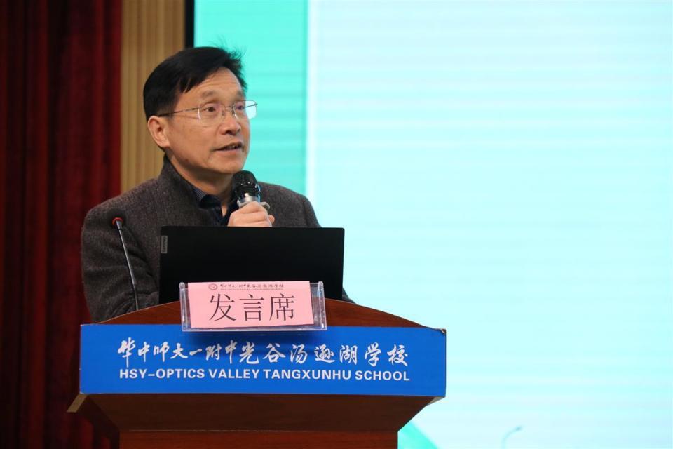 诗人高凯与武汉初中生交流如果孩子都爱诗丑恶将无立足之地