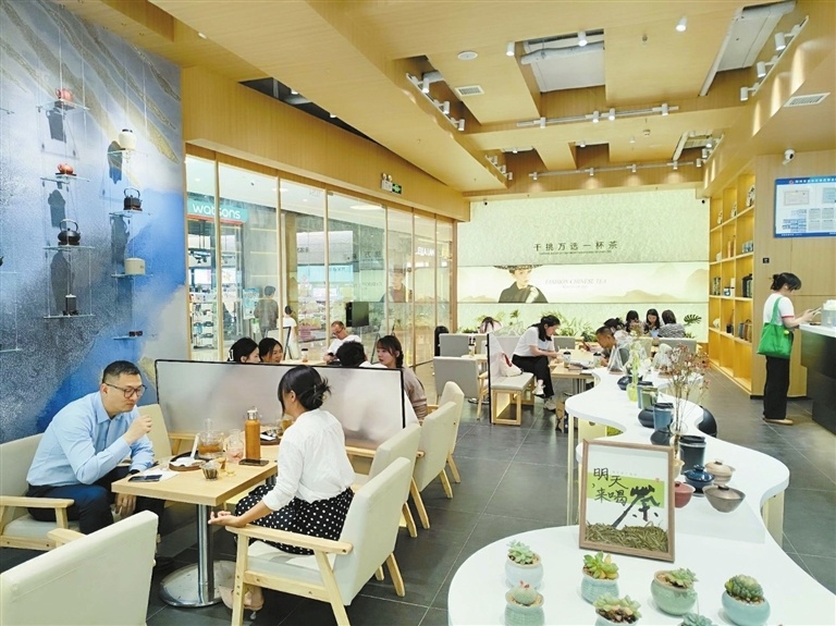 新中式茶馆"圈粉"年轻人 老茶正在吐新芽?
