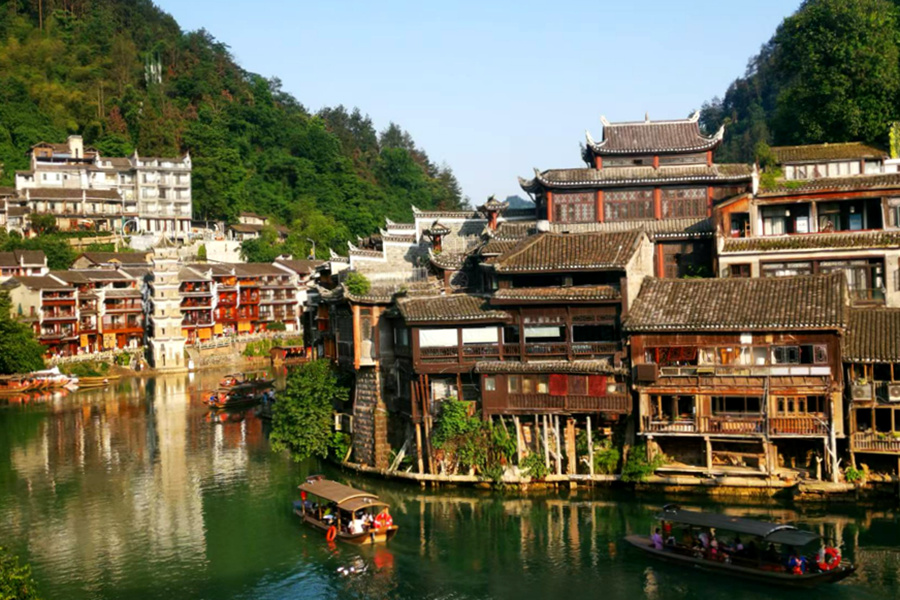 文学里的湘村丨李先平:头枕沱江梦悠悠