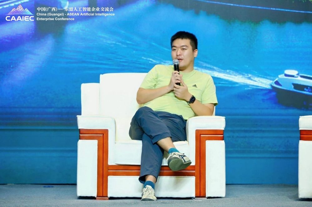 一个人干掉一个团队，他用“AI工作流”撑起千万美元营收 · 原文图片 1