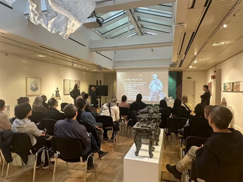 景德镇国际陶瓷艺术双年展优秀作品展专场导览及讲座在瑞典举办_腾讯新闻