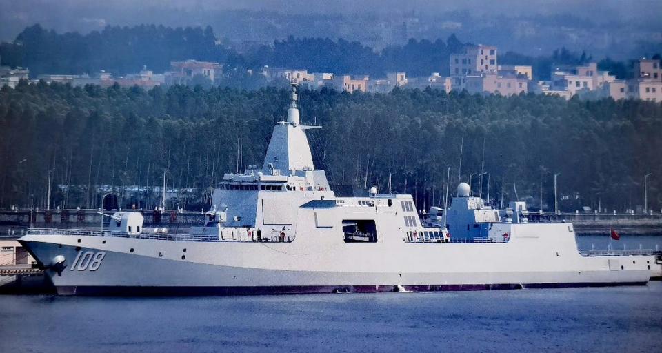 从具体性能来看,055型驱逐舰不仅仅是航空母舰的"带刀侍卫"这么简单