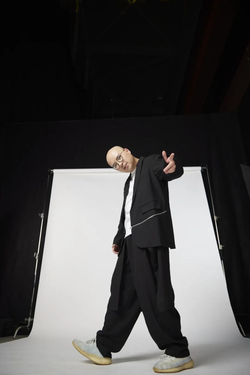 周星驰与易小星的短剧故事:时代变化中,做自己个性的